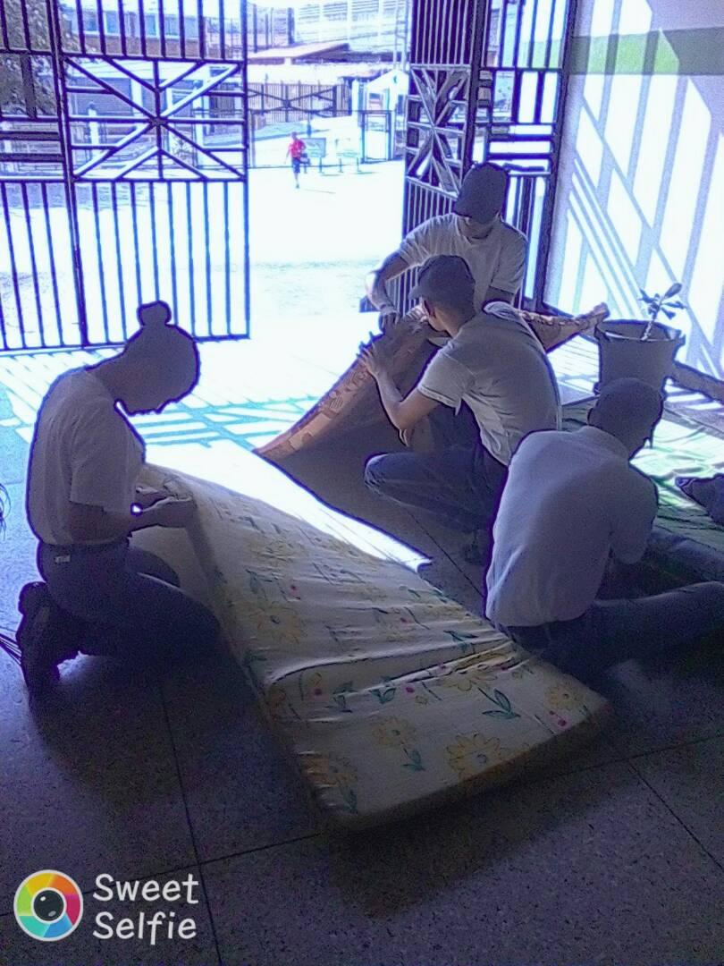 meridaunes's tweet photo. #25mar #unesmerida llevanrón a cabo una jornada de limpieza y recuperación de colchonetas las y los Estudiantes de la Unes Mérida de los diferentes PNF que hacen vida dentro de la Universidad https://t.co/ZEeGzcvh9q