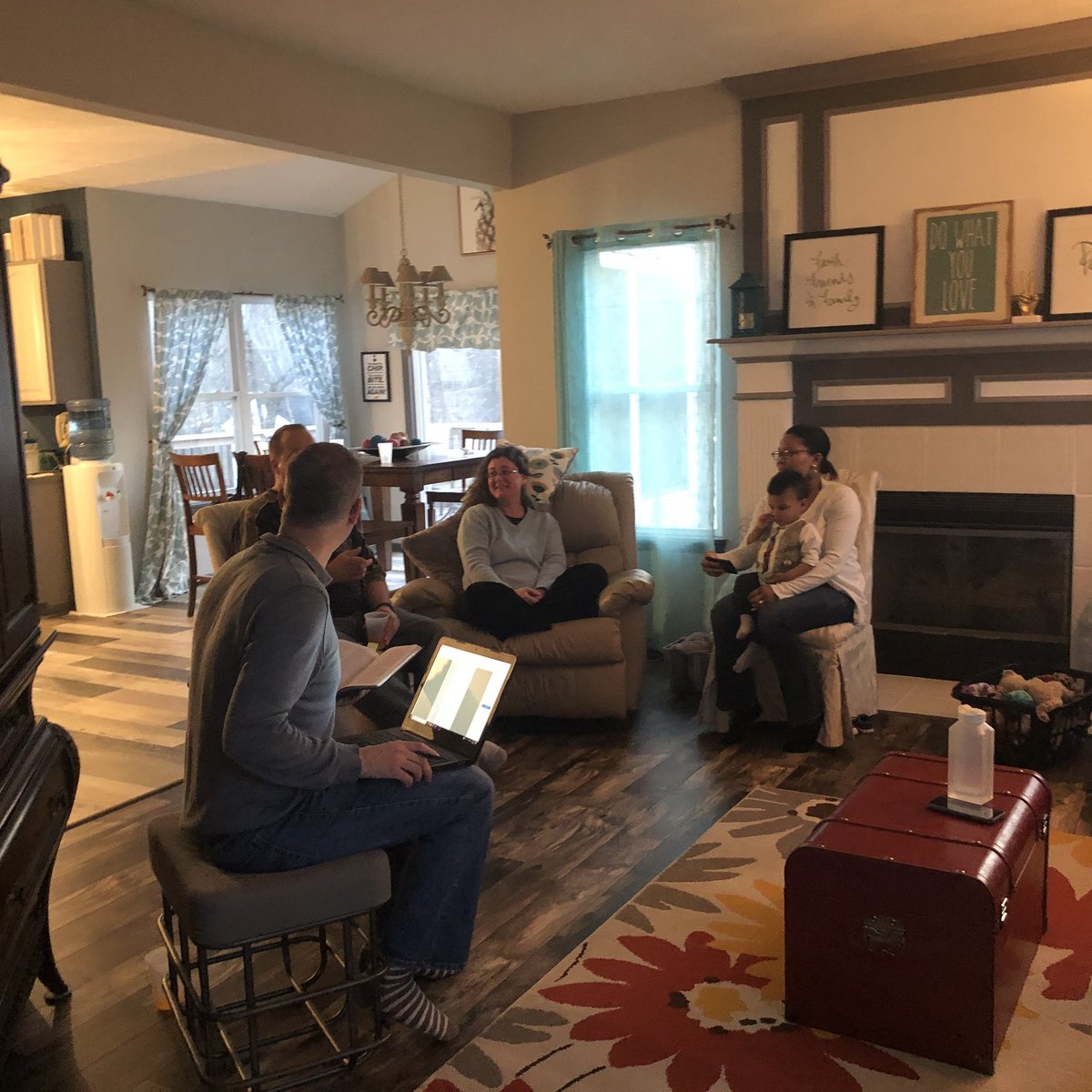 connectionohio's tweet photo. Life Groups have been amazing tonight. There is nothing like having a safe place to make friendships to grow in your faith together! #LifeGroups #ConnectionChurch #LoveOnPurpose https://t.co/8Xyiw99Y5u
