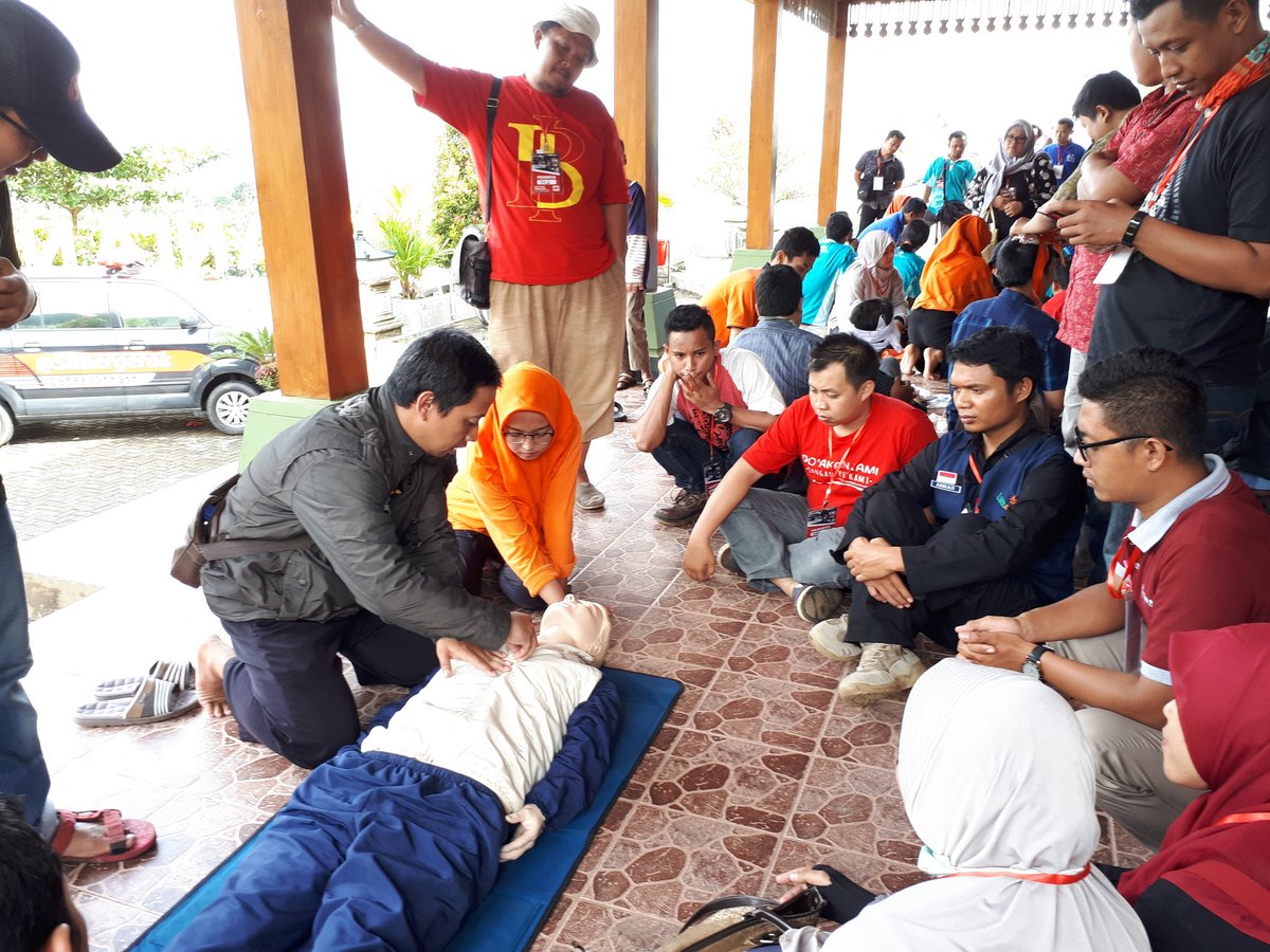 [Live Report]
Ahad, 25 Maret 2018

Pelatihan PPGD dasar bersama SR (sedekah Rombongan) di Nglanggeran Gunung Kidul

#nccsalamemergency