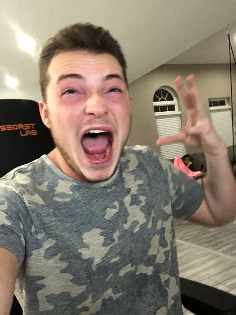 Lance210's tweet image. 4 FUCKING MILLION SUBSCRIBERS! YOU HAVE NO IDEA HOW EXCITED I AM RIGHT NOW! THANK YOU SO MUCH TO EVERYONE THAT SUPPORTS ME, YOU GUYS ARE AMAZING AND MEAN THE WORLD TO ME! I COULDN’T HAVE DONE THIS WITHOUT YOU! THANK YOU, THANK YOU, THANK YOU!!!!