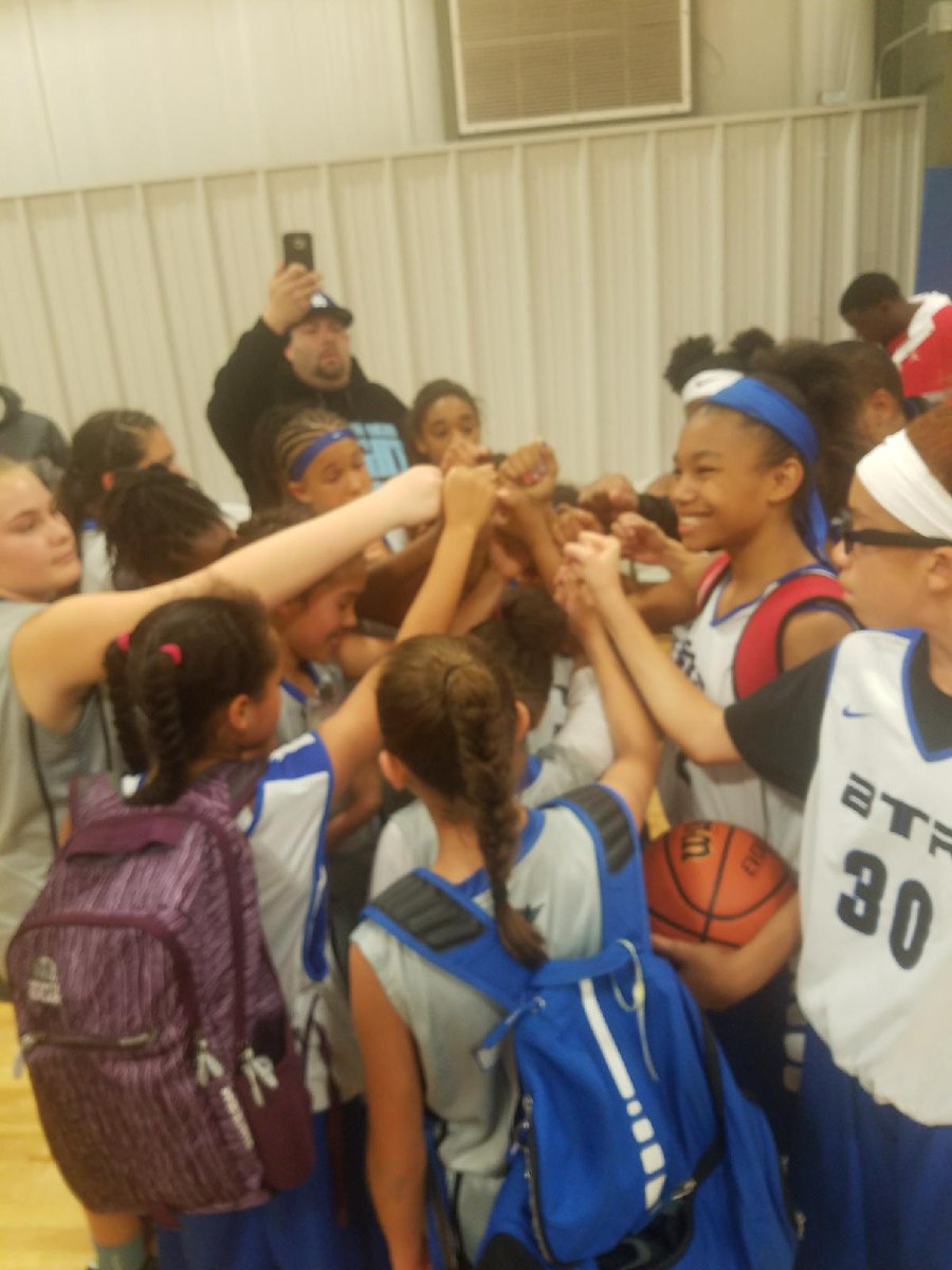 LAFlightGBB's tweet image. The homie told me dont claim to be good when you only play teams within a 10 mile radius.  

I took his advice. 

10000 miles away we played the #1 team in the country.

@BTR_OK_Girls @niccdontcare