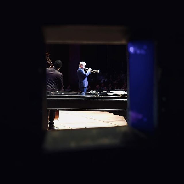 #blueandgreen #live @housymphony #joneshall #encore #roundthreecomingup ift.tt/2uiFh2W