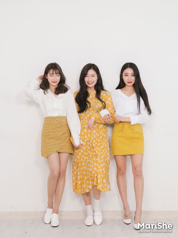 same_store's tweet image. ไม่พร้อมทำงานเลยจ้าาาาา 😭 แต่ก็ต้องงัดตัวเองออกจากเตียง อ่ะๆๆ วันนี้วันจันทร์ก็ลุคสีเหลืองแล้วกันเน้อออ ตบท้ายด้วยทาลิปสติกโทนสีน้ำตาล ชิคอ่ะ!

------------------

ลิปสติก Same ทาได้ทั้งตา แก้มและปาก
ราคา 359 บาท ส่งฟรีจ้า สั่งใน DM ได้เลย
#ลิปสติก #เครื่องสําอาง #แต่งหน้า