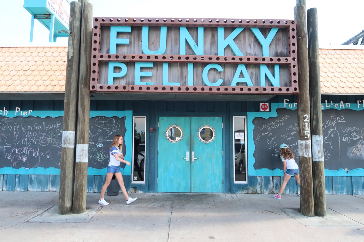 TravNeighbor's tweet image. Love discovering "funky" new places to eat while traveling. Funky Pelican in Flagler Beach, Florida has walls of chalkboards to write on, great seafood, prompt service and outdoor seating overlooking the ocean and pier. Pretty perfect! 

#flaglerbeach #floridaeats #funkypelican