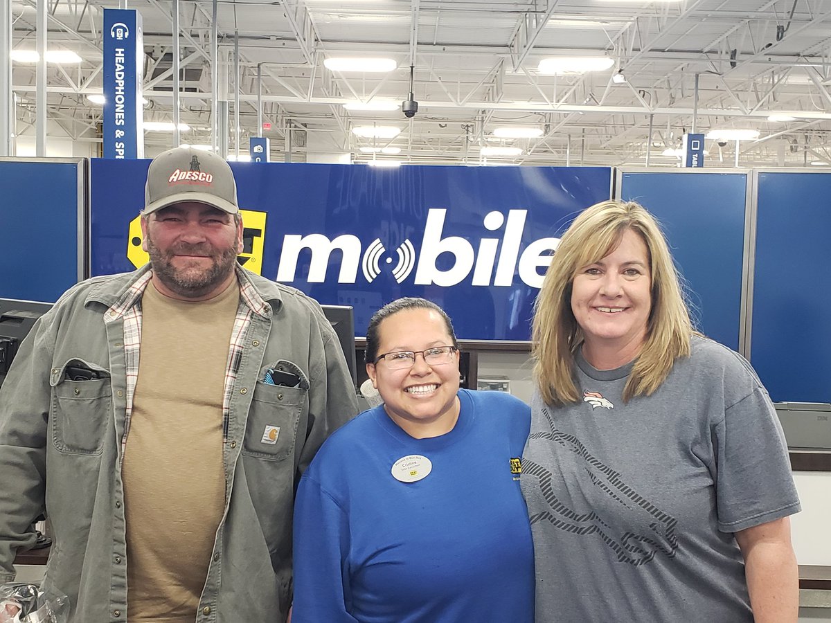 drudd1124's tweet photo. BOGO on AT&amp;T both new to the Samsung eco-system and happier then ever to have the best phones out there! 
#welcometosamsung #samsunggalaxys9 #milehighreimagined 
#iphonetosamsung https://t.co/t939c2Ucp0