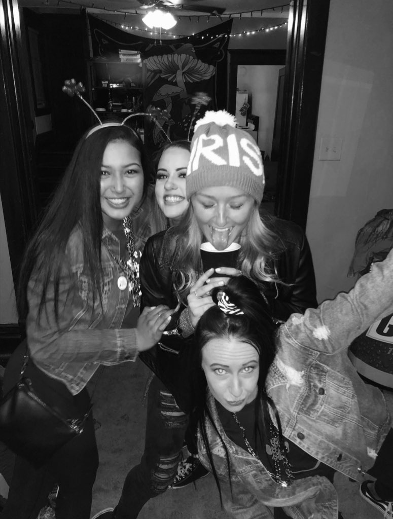 ArissaNisthauz's tweet photo. HAPPY BIRTHDAY TAY ❤️❤️ https://t.co/jGaVq7FXQu