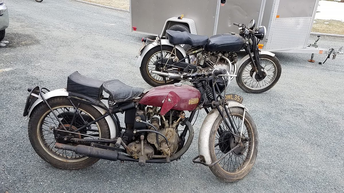 BuzzKanter's tweet photo. #Barnfresh #Barnfind #Longtermstorage #VincentMotorcycles find a new home. Time to get them roadworthy again but stay #originalpaint #HRDComet #VincentRapide https://t.co/xo18s42zs2