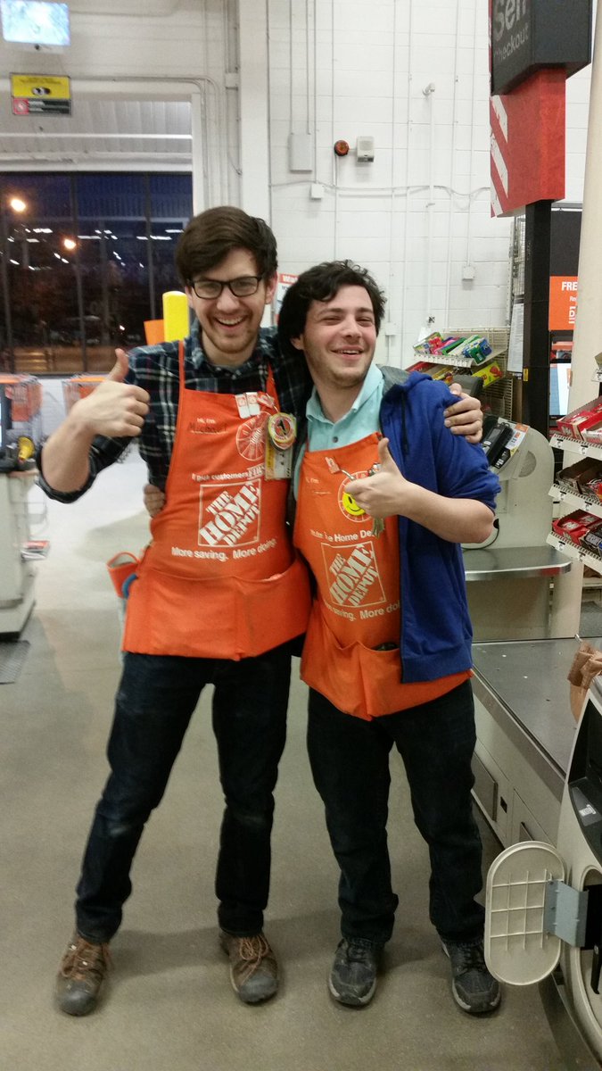 MichaelGiering's tweet photo. Shout-out to our awesome head cashier, Alec! Running the show and taking care of our customers without breaking a sweat.
#HomeDepot @nate_knowles @Erin_K_Watson @JonSturgis1 @HDHaar10 https://t.co/bplVX4fZx5