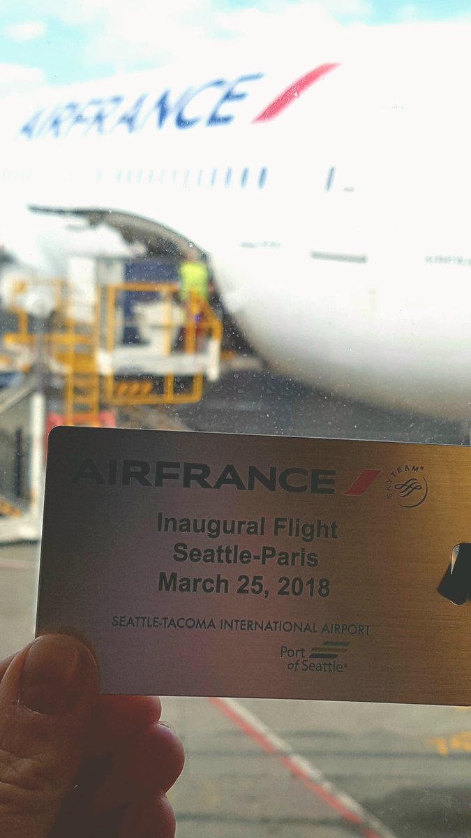 BoeingFrance's tweet image. 1er vol @AirFranceFR Paris-Seattle en 777 aujourd'hui dimanche -- Jean-Marc Fron, DG #Boeing France, y était et se réjouit de la réouverture de la ligne après 6 ans. Formidable service à bord, merci #AirFrance!