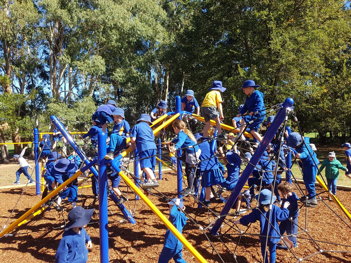 GiralangPrimary's tweet image. A very exciting day @GiralangPrimary Our spiderweb play equipment is officially open! Big thanks to our P&amp;amp;C and School Board for coming together on this joint funded project as democratically chosen by our students. #CommunityEffort #StudentVoice #GrossMotorDevelopment #Fun