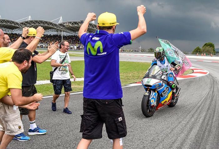indoberitacom's tweet photo. Valentino Rossi Pembalap Paling Tua Dalam Sejarah Balap MotoGP https://t.co/iHxjdOPJHC https://t.co/lJPbk2aI1A