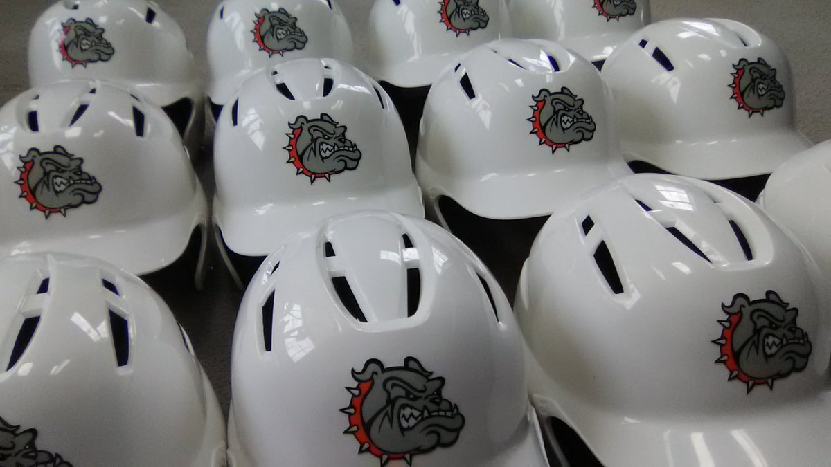 dirtUPbulldogs's tweet photo. Successful equipment day with our new helmets! @10UBulldogs @BBGCBaseball #baseballhelmets @DeMarini #teamhelmets #baseballmemories https://t.co/KNspfO25dD