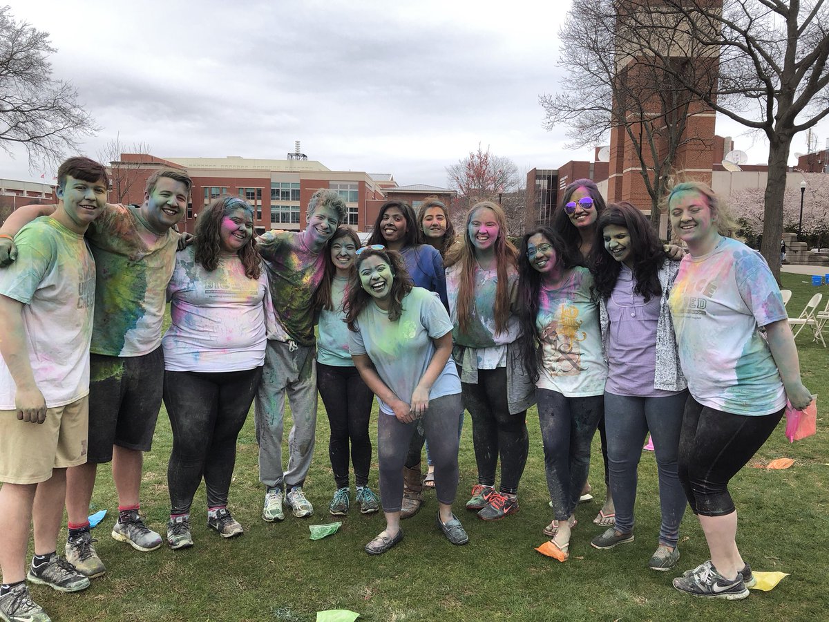 TOPGuideAmy's tweet photo. Holi Festival at WKU is definitely a must! @TOPGuideConner @TopperNoah https://t.co/xxgVUxtxq3