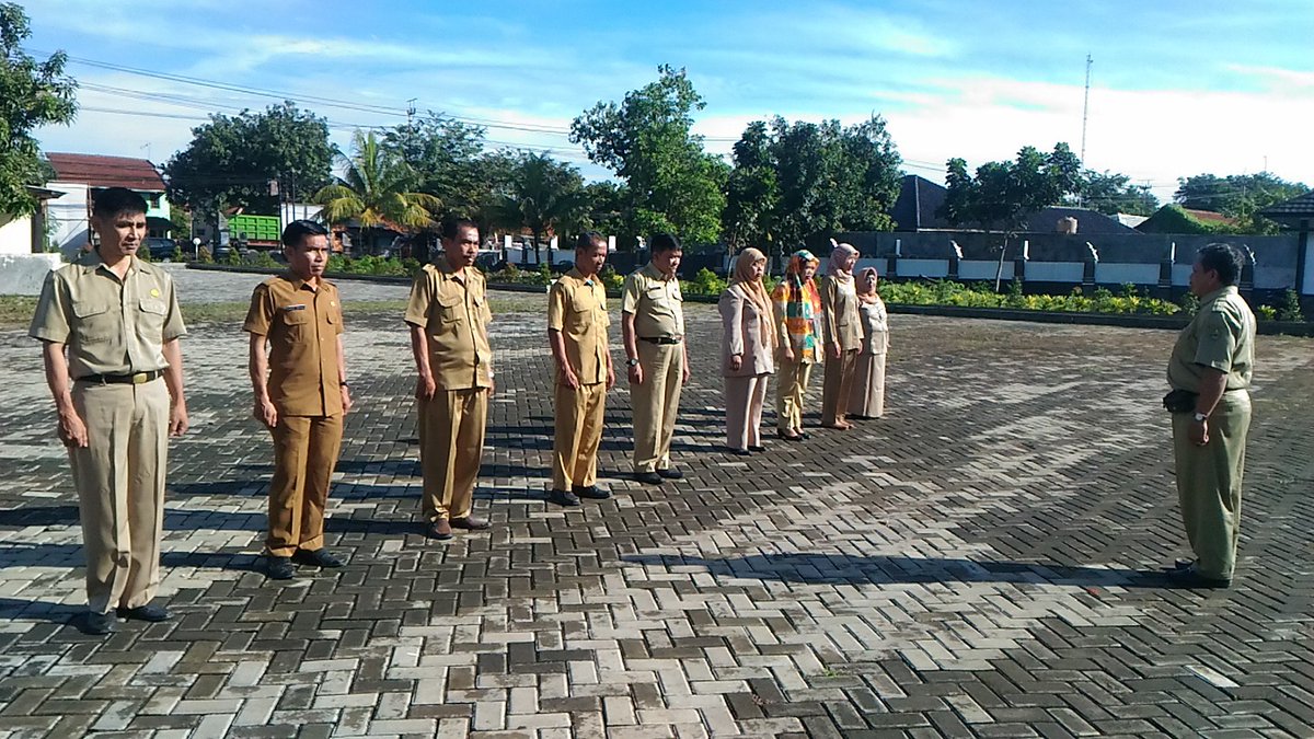 keccampaka's tweet photo. Awali giat, dengan apel pagi senin (26/3). Tetap semangat. @BKPSDM_PWK @DiskominfoPWK https://t.co/tfpNrJ7d3b