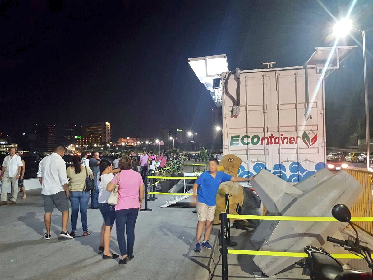 ECOntainerAPI's tweet photo. #FamiliasFelices en @ECOntainerAPI este #FelizDomingo en #PlazadelosValores en #BocadelRío impulsando #CiudadesPortuariasSustentablesdelSigloXXI https://t.co/F4JCzNxd1i