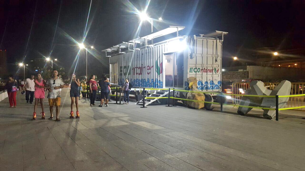 ECOntainerAPI's tweet photo. #FamiliasFelices en @ECOntainerAPI este #FelizDomingo en #PlazadelosValores en #BocadelRío impulsando #CiudadesPortuariasSustentablesdelSigloXXI https://t.co/F4JCzNxd1i