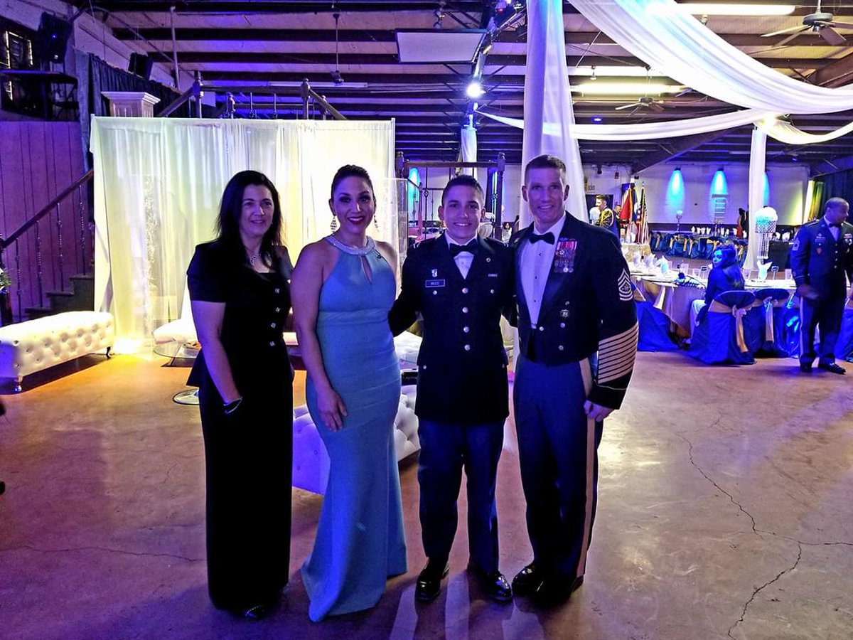Tymiles0528's tweet photo. My mom and I had the privilege of a meet and greet with the highest ranking enlisted man in the Army! SgtMaj of the Army Dailey. My father's sacrifice is never forgotten. Sgt. Sean H. Miles, USMC KIA 1/24/2006 #ECHSJROTCMILBALL2018 @ECHShornets @SAECHSBaseball @15thSMA https://t.co/isscHg3PiY