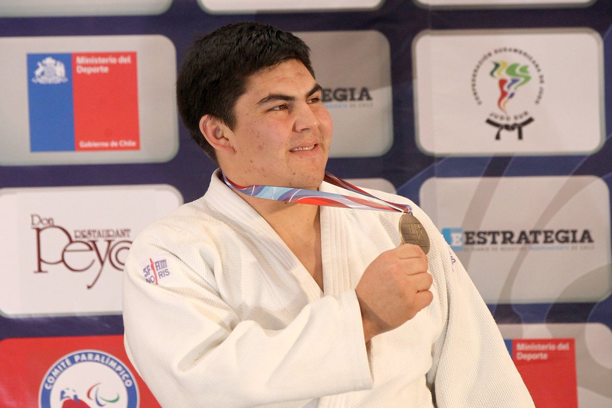 ¡QUINTA MEDALLA PARA EL JUDO CHILENO! Francisco Solís 🇨🇱 (+100 Kilos) logró hoy presea de plata 🥈 en el Open Panamericano Buenos Aires 🇦🇷 Ayer Hugo Vera 🥈, Sebastián Pérez 🥉, Mary Dee Vargas 🥉y Micaela Hernández 🥉abrieron el medallero para el Team Chile #ChileCompite