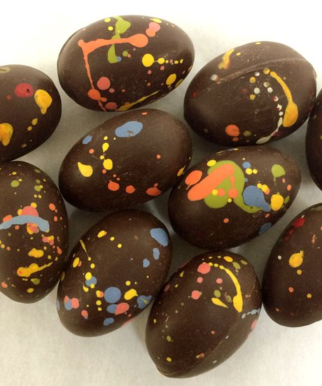 choco4theworld's tweet photo. Just one week until #Easter! Bring our delicious hand-painted #eggs to your Easter dinner! #chocolate #EasterSunday #EasterEggHunt #EasterEgg #EggHunt2018 #EggHunt #egg https://t.co/U6fcE8hAgD https://t.co/ZVzkBpCwWT