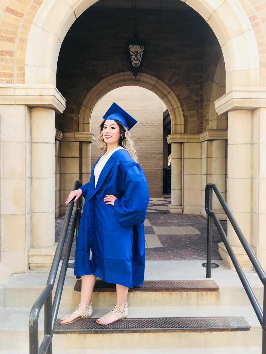 PunkThugg's tweet photo. Don’t let the associates fool you, still going to be making money 💰. Graduation photo shoot! 6 more weeks! #career #physiclatherapy #pta #amarillocollege #gobadgers 💙 https://t.co/QQ04KzWdMp