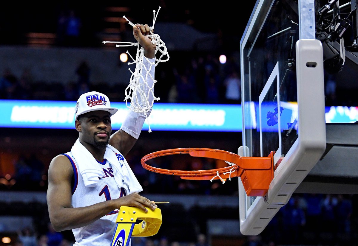 FansOfKU's tweet photo. KU scored a total of 13 points in overtime, and Malik Newman scored all 13. Malik outscored the entire Duke team 13-9 in overtime. Wild. https://t.co/WjrMu0Vf6U
