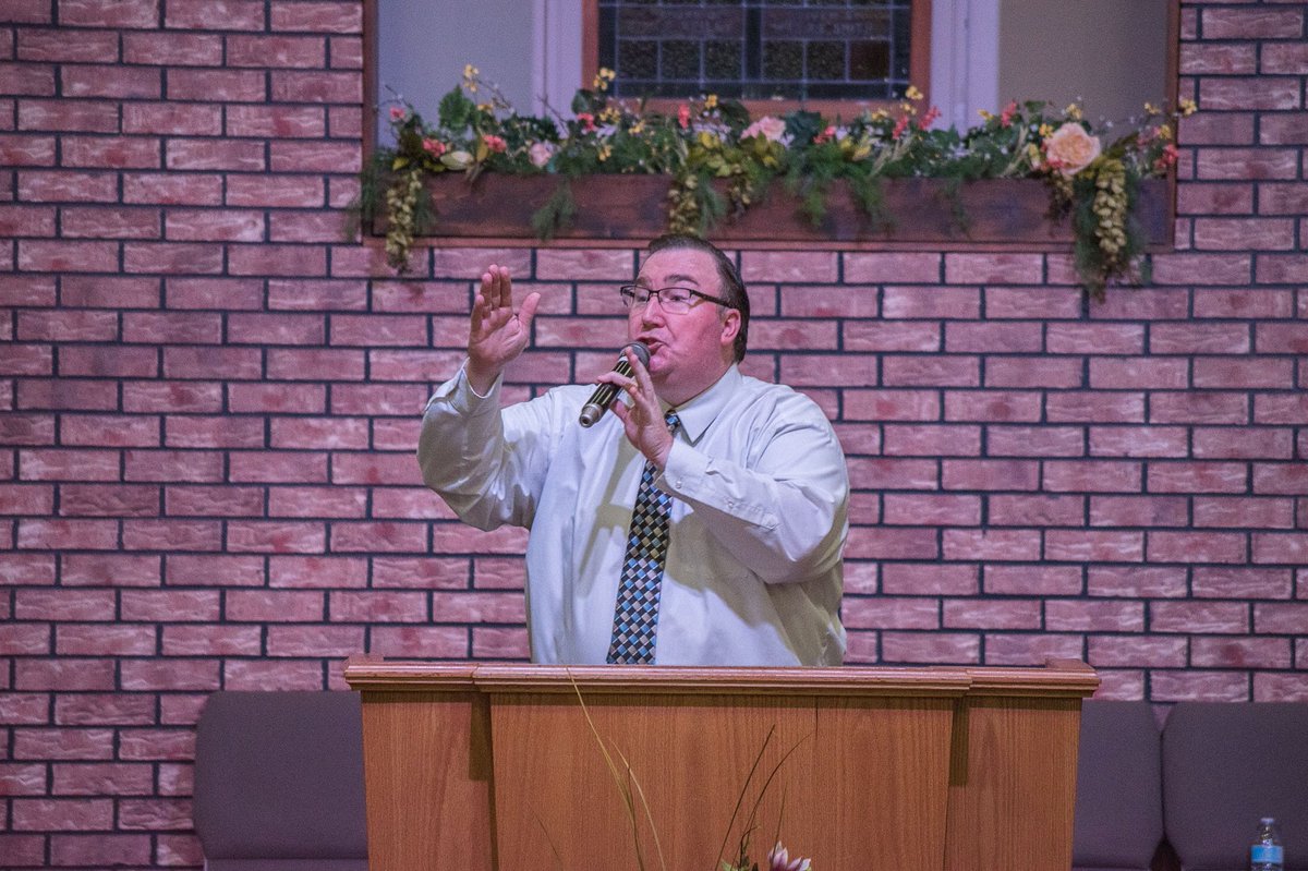 ThePoe2400's tweet photo. Galatians 5:25 "If we live in the Spirit, let us also walk in the Spirit."

It's not enought to just live in the spirit, we need to be walking in and lead by the spirit every day. What a word we received from our Pastor tonight: "Open our Eyes: That We May Really See" https://t.co/h0AxmZLnJQ