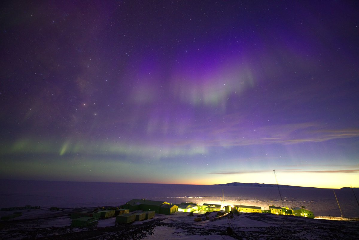 JonnyHarrisonNZ's tweet photo. Aurora over Scott Base in the early hours of this morning. Twilight lingers as we head towards our final sunset in about 4 weeks @AntarcticaNZ https://t.co/qR6n8ZDSoT