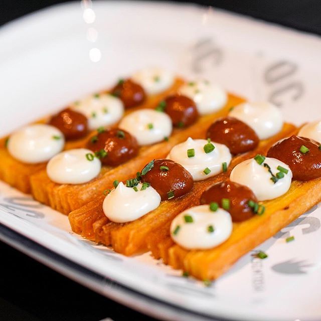 Jazpster's tweet photo. You cannot go to #FOCPimPam without order the Patatas Bravas. Usually chunky and more casual elsewhere, here potatoes and sliced thinly, stacked like a mille-feuille then fried for a crisp and textured bite, accentuated with dots of aioli and salsa brava… https://t.co/LPedm4xl7L https://t.co/opIH5L0KZI