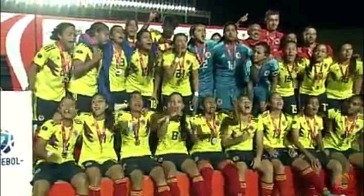 SAYDA85's tweet photo. Sres @NoticiasRCN y @NoticiasCaracol les informo q la selección femenina sub 17 quedó de subcampeón en él sur americano en Argentina, si les interesa estarán en él mundial de Uruguay. 
Felicidades para las pequeñas súper poderosas https://t.co/YX3w8tryQN