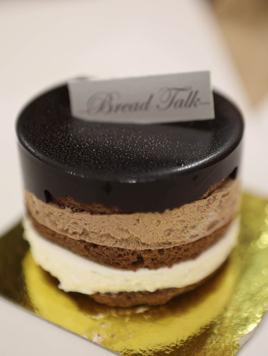 googlygooeys's tweet photo. Our fuel for mural making: cakes from @breadtalkph every day. πππ
Just look at those layers! ππ
#ThisIsNotASponsoredPost ππ
XOXO,
Tippy & @anneroch13 https://t.co/BE8L7BnsYE