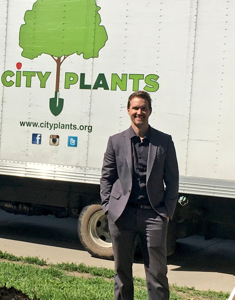 BSaarX's tweet photo. Working to keep the 818 green. Met some amazing people yesterday at the Sherman Oaks tree give away. #FightforCA #MakeCaliforniaAffordableAgain #SundayFunday https://t.co/9ivvrB3XpL