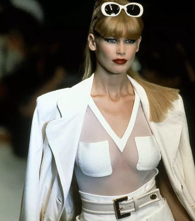 VXLENTINO's tweet photo. Claudia Schiffer at Dior 1996 https://t.co/sBcZAT52nQ