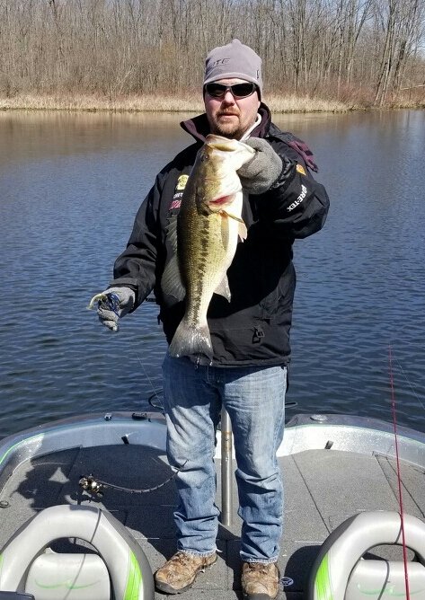 Customfishn's tweet photo. Got my first big largemouth of the year. #2kjigs #RecLending #MercuryMarine #Lew's #Stillcoldashell #Frozen2thebone https://t.co/yQF5K4dWFr