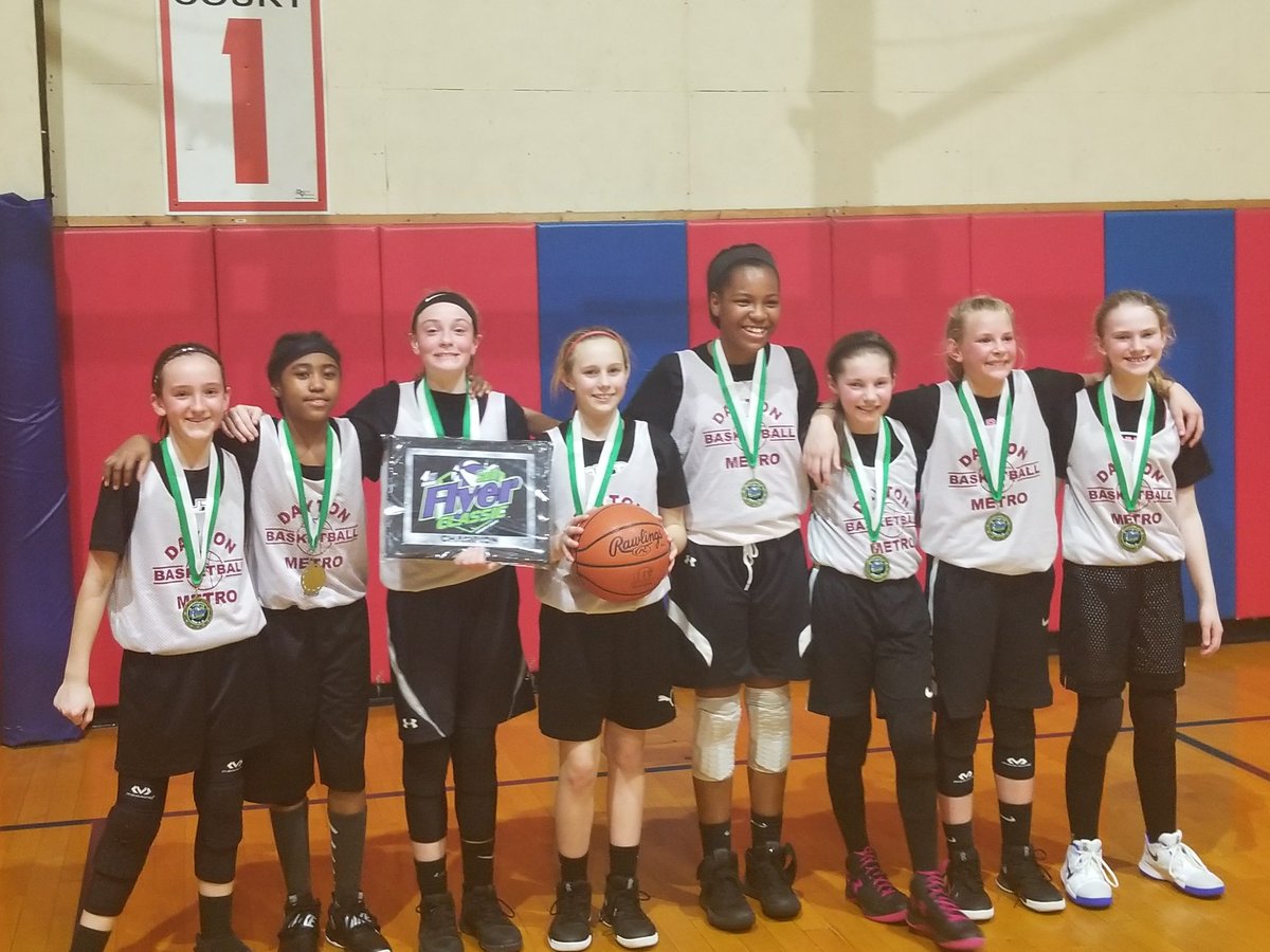 ProprietorsCup's tweet photo. @DayMetroHoops weekend champs! Buzzer Beater lifts Dayton Metro to tourney win! #MarchMadness https://t.co/Yjw6d1jTP3