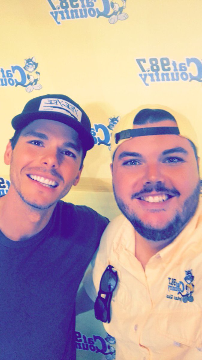 TheJordanGlass's tweet photo. Thank you so much to @andyvelo @GrangerSmith @JordanCWDavis and @Morgan_Evans for being a part of #SpringJam2018 you guys killed it tonight at @JuanasNavarre https://t.co/sApj3msXhS