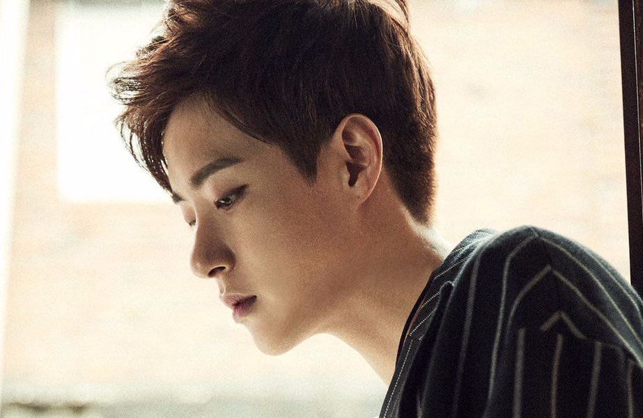 soompi's tweet photo. BREAKING: 100% Leader Minwoo Passes Away
https://t.co/kl2aFRefsP https://t.co/oAFSmI0GSk