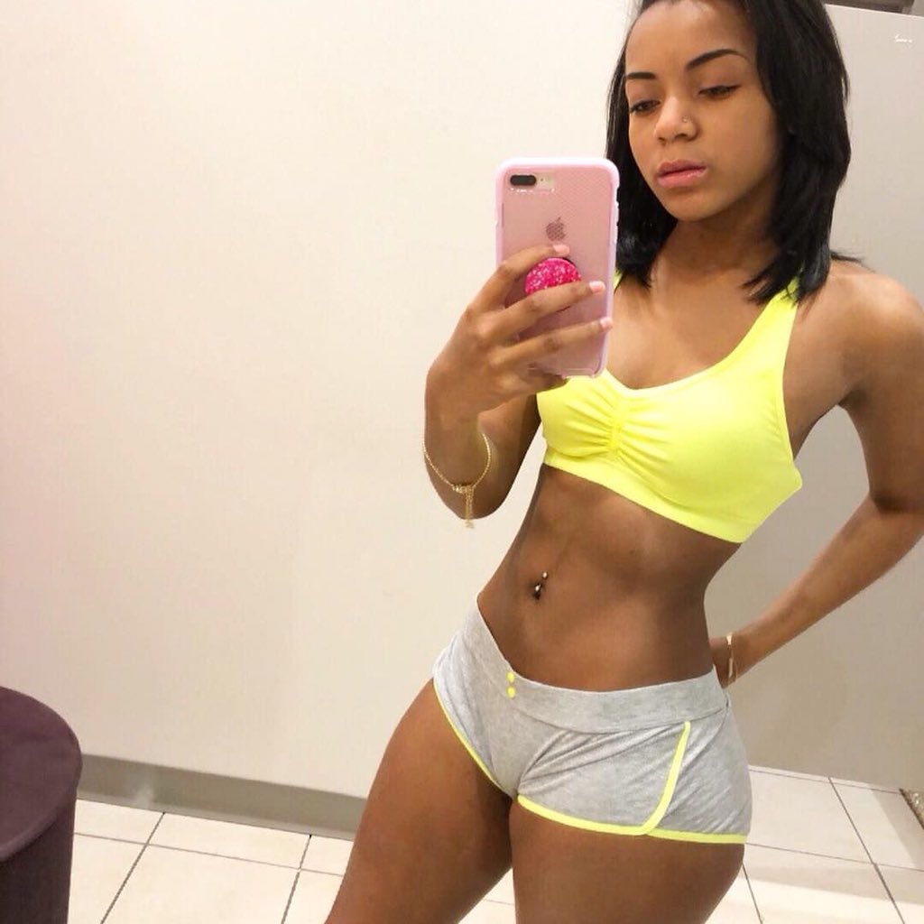 darciimoore14's tweet photo. What’s new with you? 🌼 #DarciMoore #SummerBody #SummerBody2K18 🌞 https://t.co/cBdOUeMMEP
