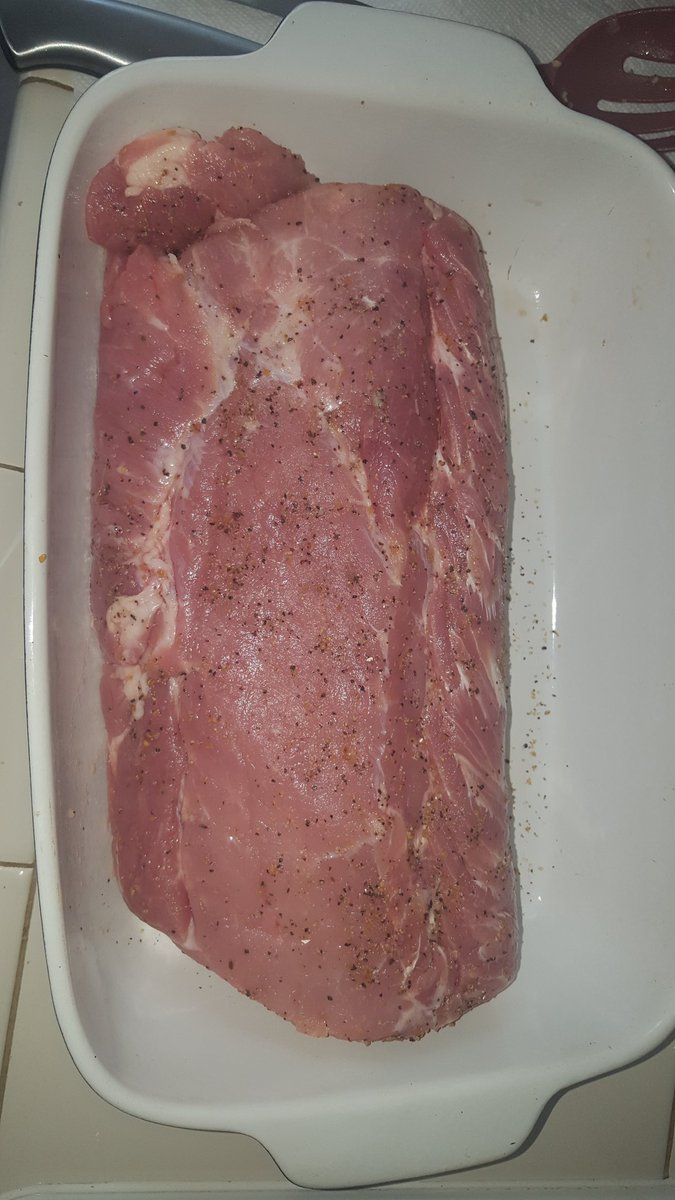 DennisGulyas's tweet image. Final tune-up before the season starts. 5.5 lbs of pork tenderloin slow roasted for 2.5 hours, then finished off with grilling/bbq sauce. #PadresMeatTwitter #StepYoGameUp #BallHard #WhatsGood