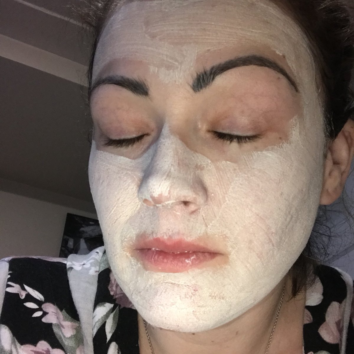 AngelaZimsky's tweet photo. Masking using the @NinjaSkincare Abolishing #mask 👍🏼 What is your favorite #skincare product? https://t.co/NrDrWX2Fh2
