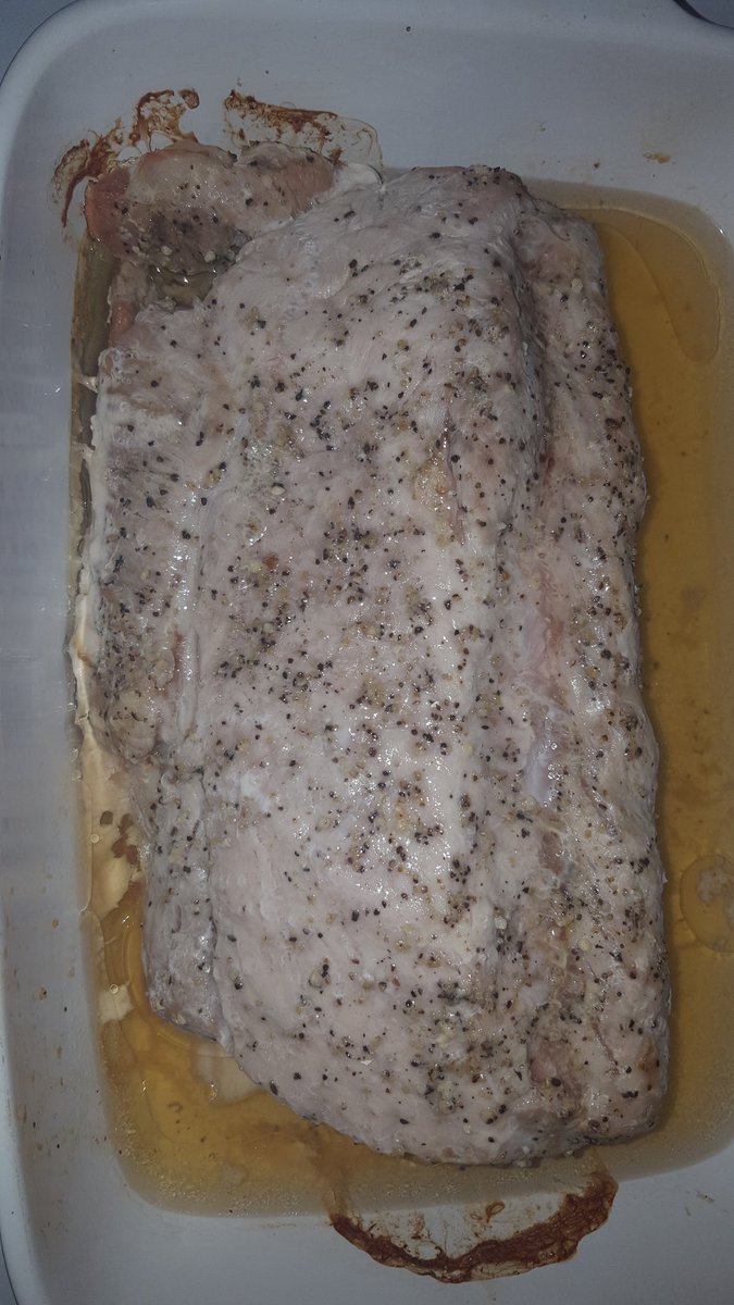 DennisGulyas's tweet image. Final tune-up before the season starts. 5.5 lbs of pork tenderloin slow roasted for 2.5 hours, then finished off with grilling/bbq sauce. #PadresMeatTwitter #StepYoGameUp #BallHard #WhatsGood