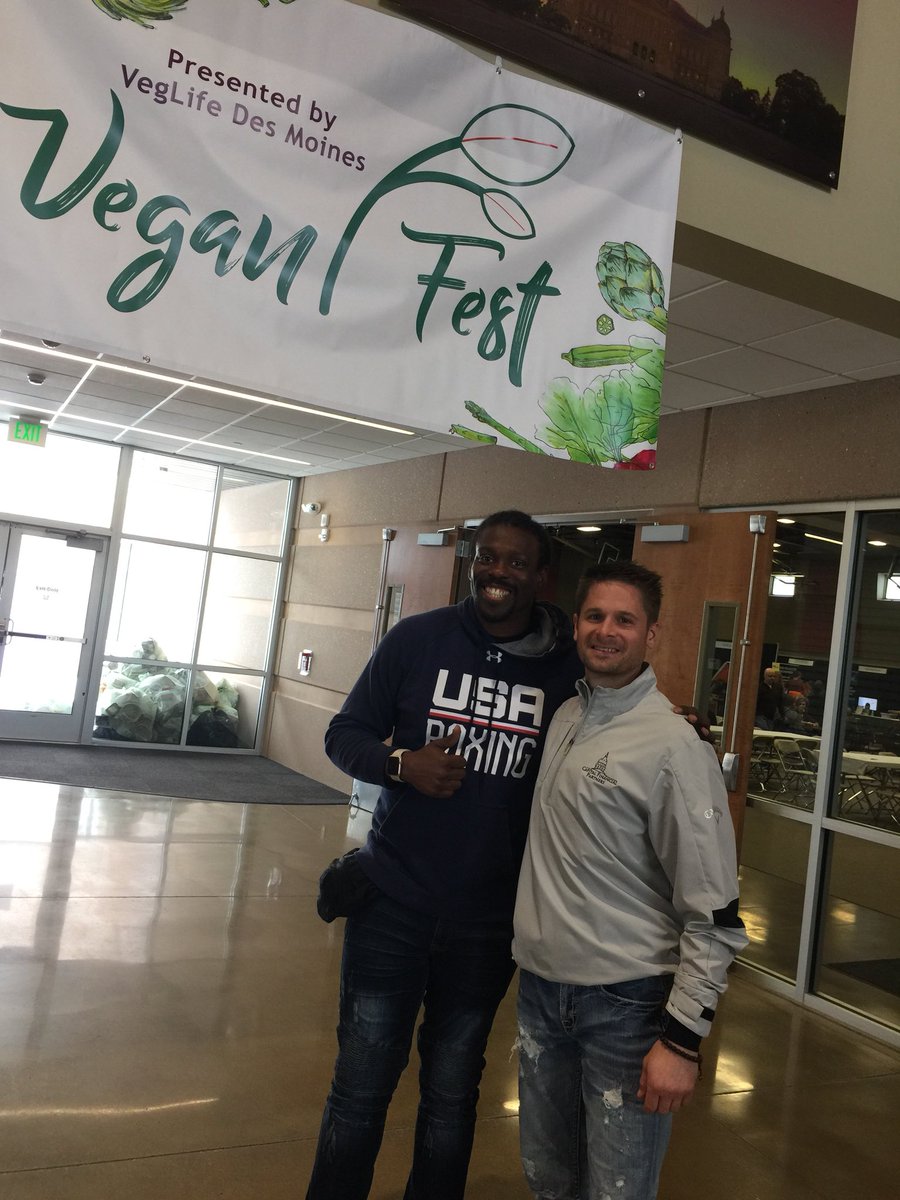 scatdaddy31's tweet photo. Fun seeing @CamFAwesome again!  Great speaker and even better dude #veganfest https://t.co/dvi7KPZ8XV