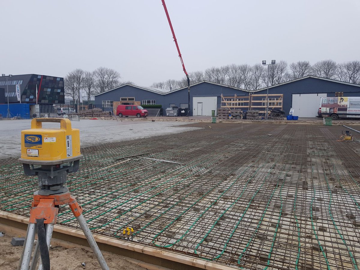 Frankema_NL's tweet photo. Betonstort nwb Boer diervoeders te #Kampen, i.o.v. @WEEVERgroep, m.m.v. @NbcLeek &amp; @mebin. https://t.co/MPRK3ctbBK