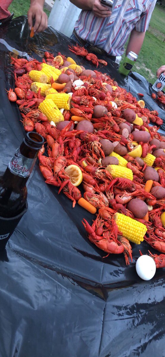 MothafukinDixon's tweet photo. Gotta love crawfish season 💪🏻 #weeklybasis #daleyeah https://t.co/IZV5bxJXHz