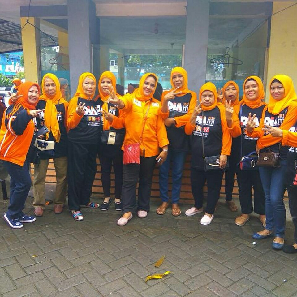 DIAmi_id's tweet image. regranned from instagram: @skuadronteam Perempuan DIAmi untuk pilkada yang JUJUR, ADIL, BEREMARTABAT dan DEMOKRATIS di Kota Makassar.

@DP_dannypomanto 
@indiraMP3 

#DIAmi
#janganbiarkanmakassarmundurlagi
#oppki