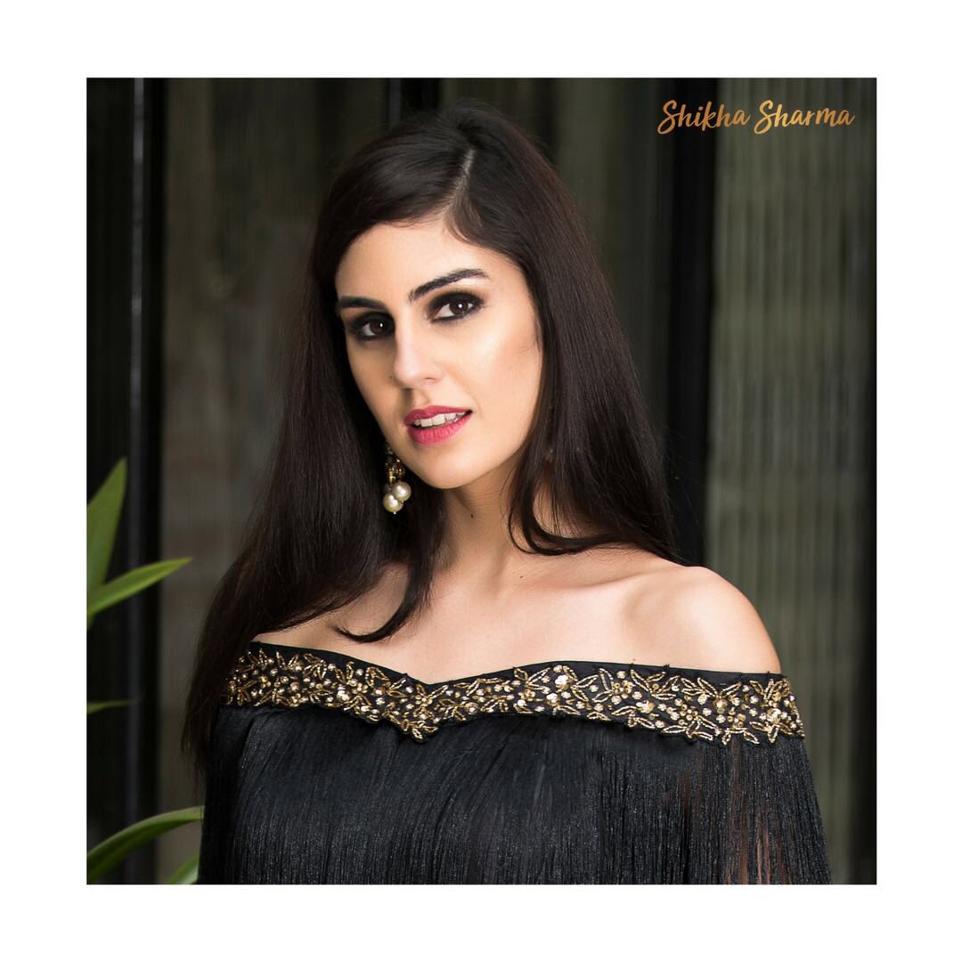 Keeping it simple yet adding a pinch of subtle exquisite charm to the entire look. 

#shikhasharmaartistry #makeup #lookoftheday #fashionshoot #bridalmakeup #makeupaddict #makeupmaster #makeupgoals #makeupartist #ootd #mumbai #beauty #fashion #makeupart #delhi #makeupblogger