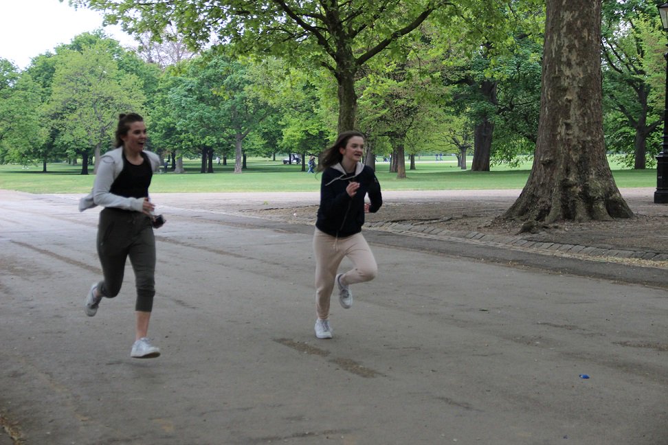 WM6thForm's tweet photo. There are three days to go before our #RunForGrenfell event on Weds 28th at Ravenscourt Park! The sun is shining, giving us perfect conditions to train in before the big run. Look out for our staff and students going #GreenForGrenfell on the day! https://t.co/HY1WqNAWYW