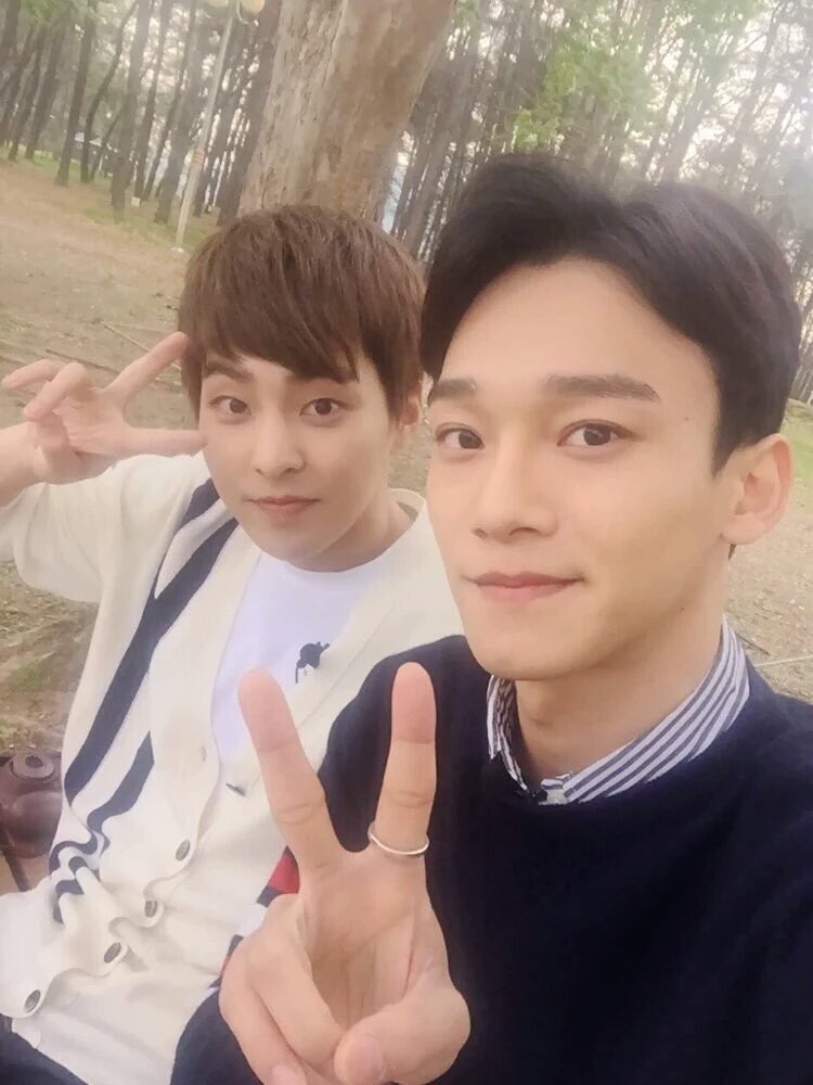 CHENlog's tweet photo. travel without manager was so good to us @weareoneEXO https://t.co/swTwEq6AGa
