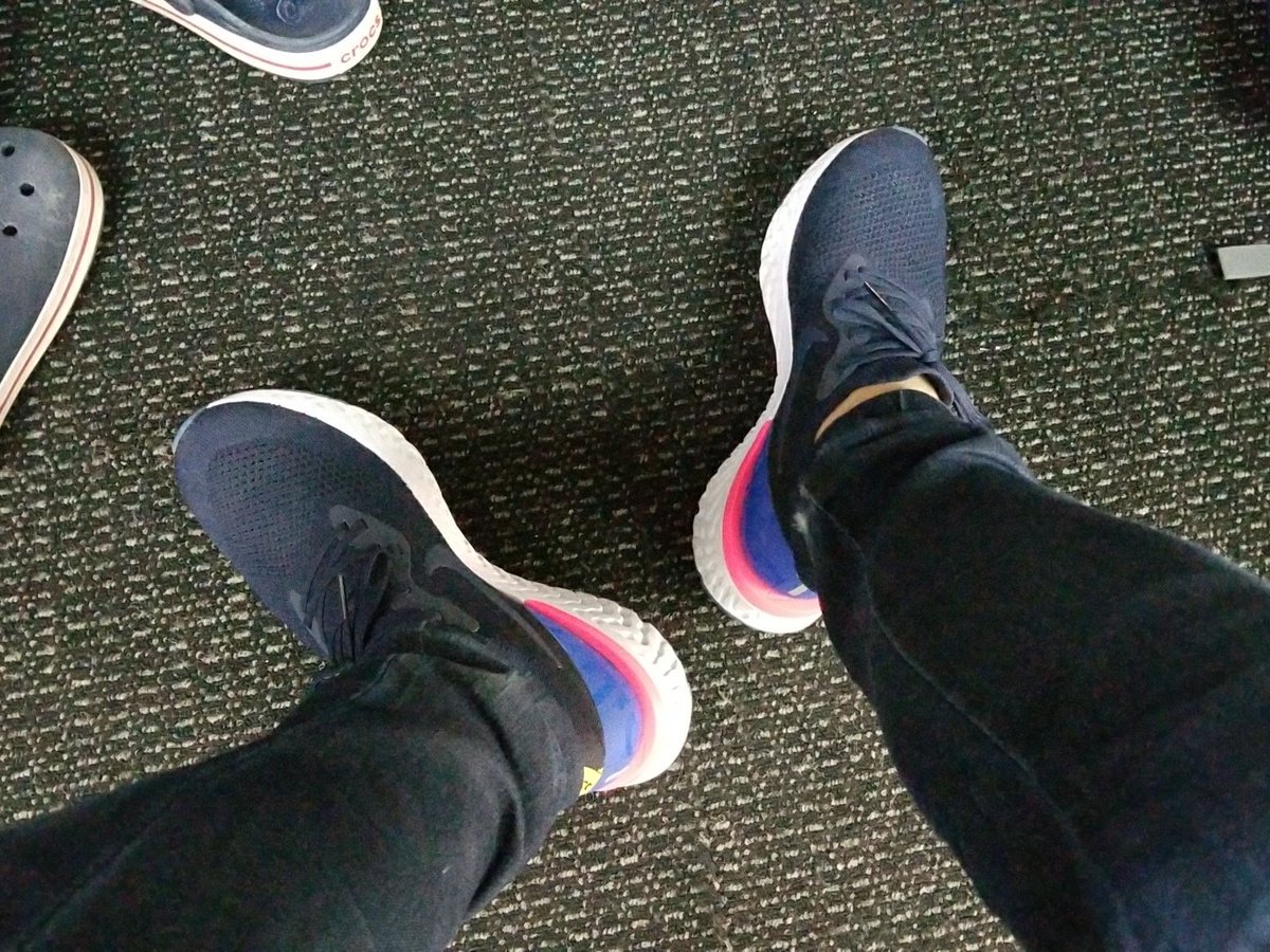 iAbystar's tweet image. รองเท้าวิ่งพร้อม แต่ลืมเอาเสื้อกางเกงวิ่งมา T_T #NikeEpicReact