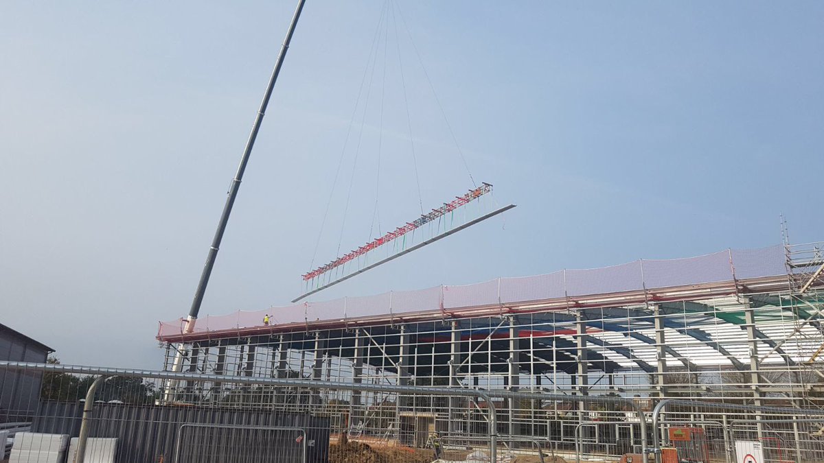 DSMcontractlift's tweet photo. @dsm_contract_lifting_services #48mLongRoofSheets #doneright #letdsmtaketheload #cranesinthesky #Modulift #LiftingCoolStuff #ContractLift #cranesofinstagram #cranehire #Crane #upupandaway https://t.co/tX9xMmK0YL