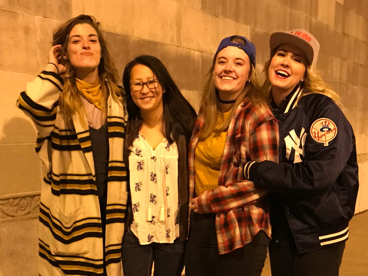 _imd0ctr__twn's tweet photo. for the past several years, palM sunday has bEen a less Than stellar day fOr me. thanks fOr breaking that pattern. 🤗💙💚💗🐻 #OutWithTheOldInWithTheNew #WeLookLikeABand https://t.co/sEQc3PhPSv